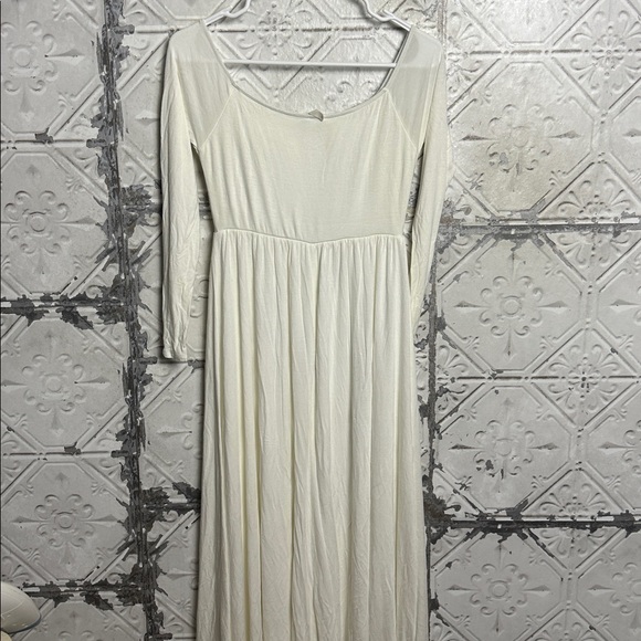 Pinkblush maternity off shoulder Cream Long Sleeve Maxi Dress - Picture 4 of 5